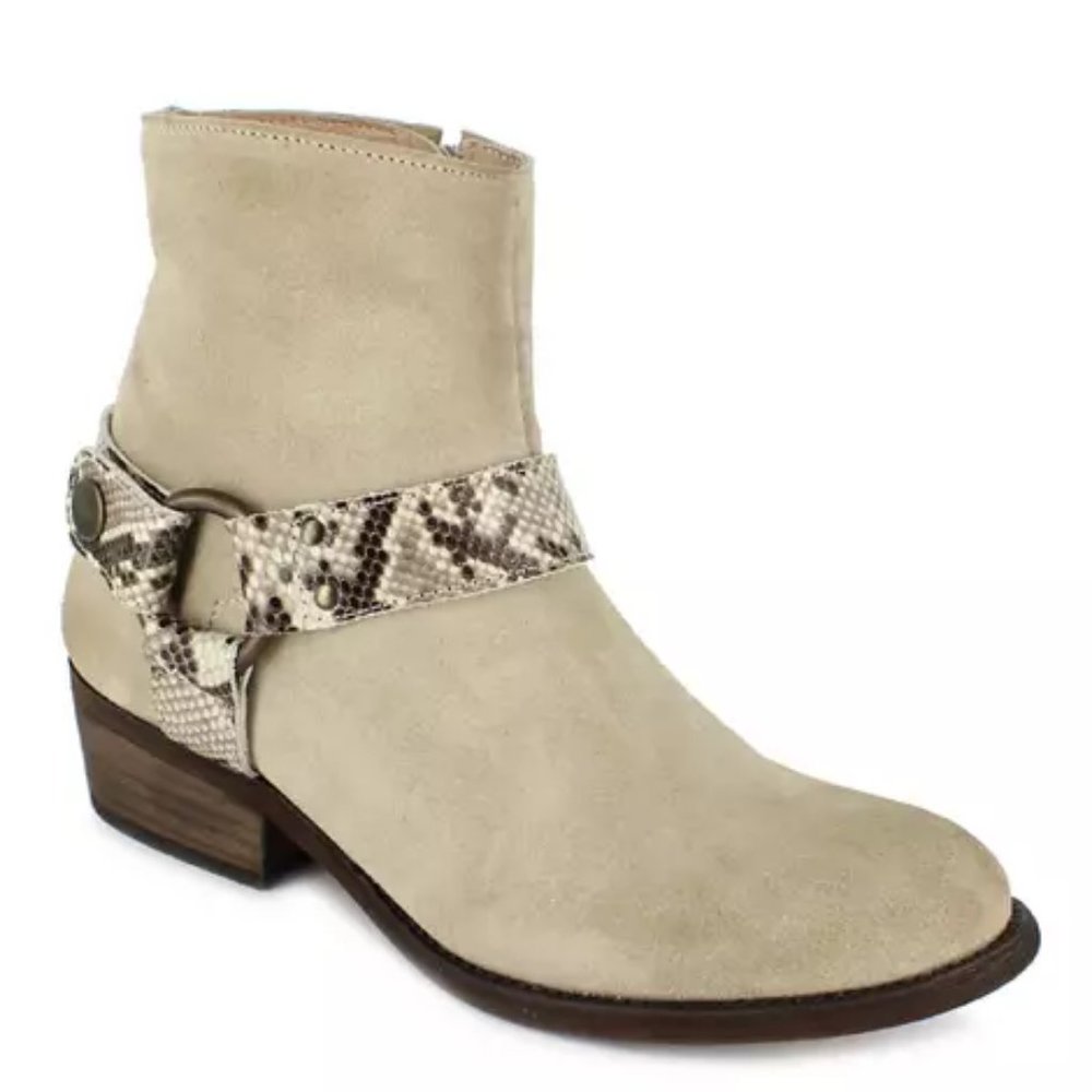 Artisan by Zigi Layza Suede Boots Snakeskin Ring 9